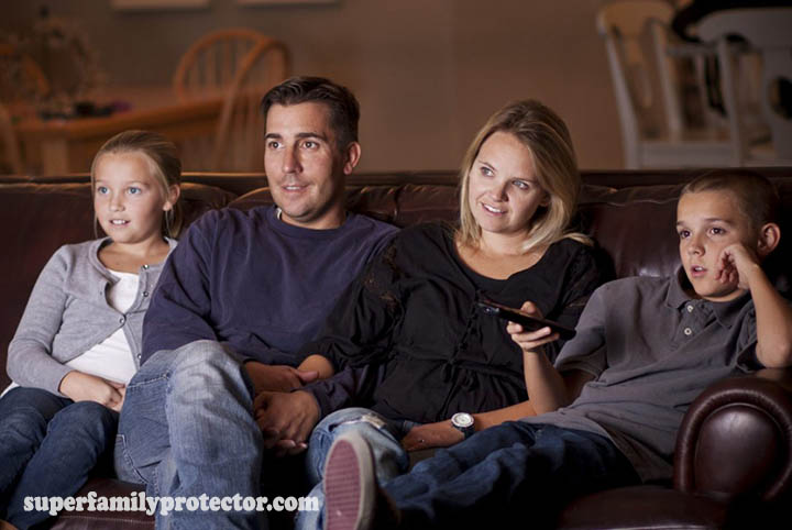 عادت های خوب برای تماشای تلوزیون با خانواده
