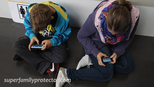 تکنولوژی چگونه باعث ایجاد حواس‌پرتی در نوجوانان می‌شود؟