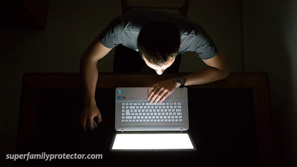 ۷ راهکار برای محافظت فرزندانتان از جرائم سایبری