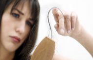 علت ریزش مو در زنان چیست و چه عواملی باعث آن می گردد؟