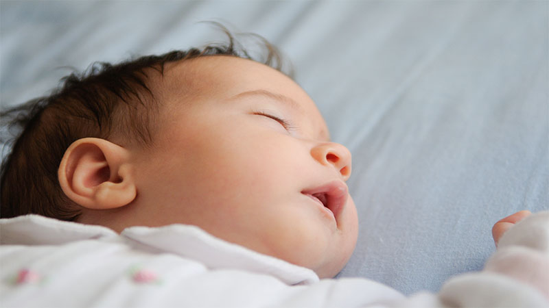 آموزش تفاوت روز و شب به نوزاد